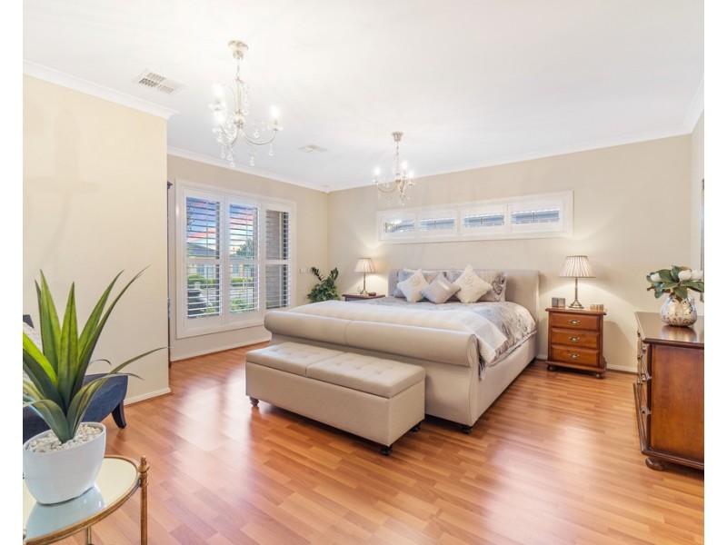 18 Chancery Way, Taylors Hill VIC 3037