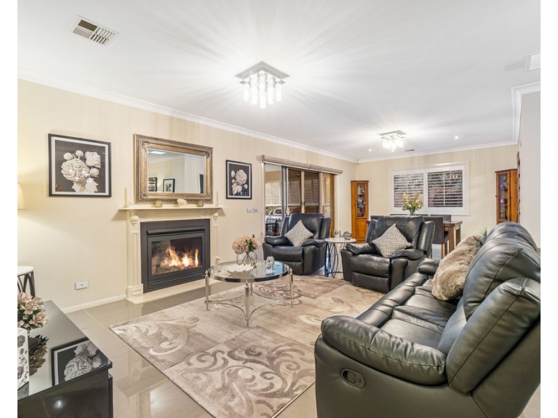 18 Chancery Way, Taylors Hill VIC 3037