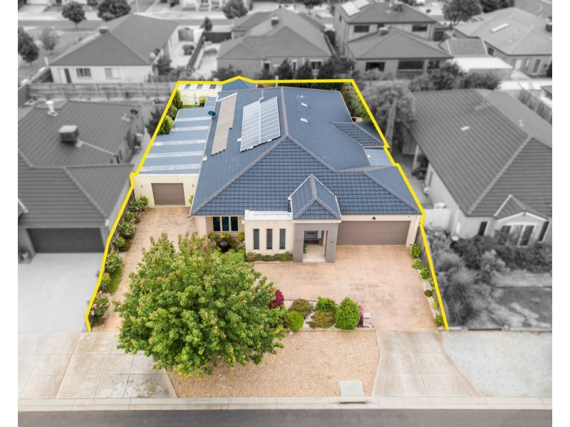 18 Chancery Way, Taylors Hill VIC 3037