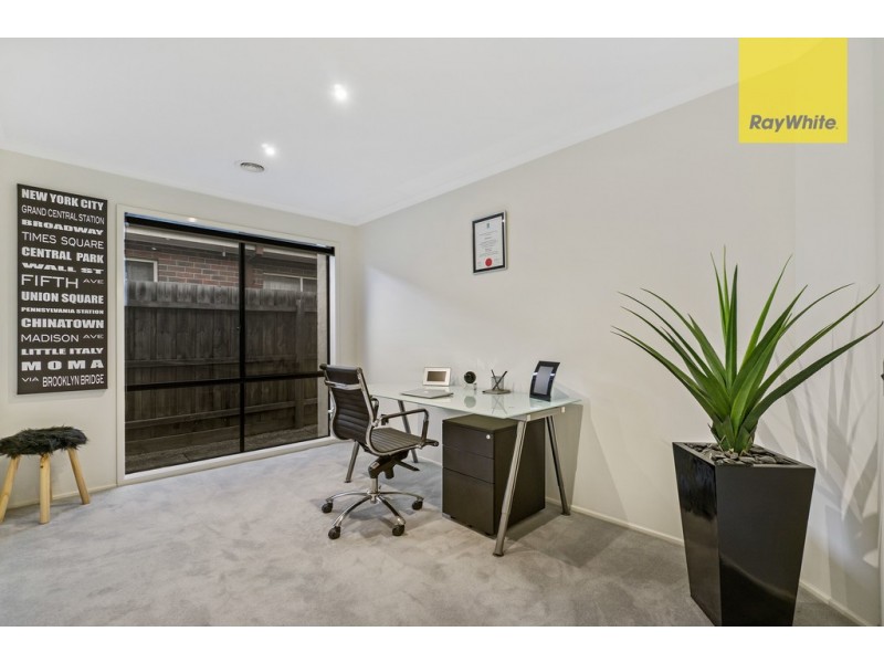 8 Loddon Drive, Taylors Hill VIC 3037