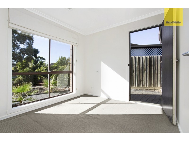 10 Coorong Court, Taylors Lakes VIC 3038