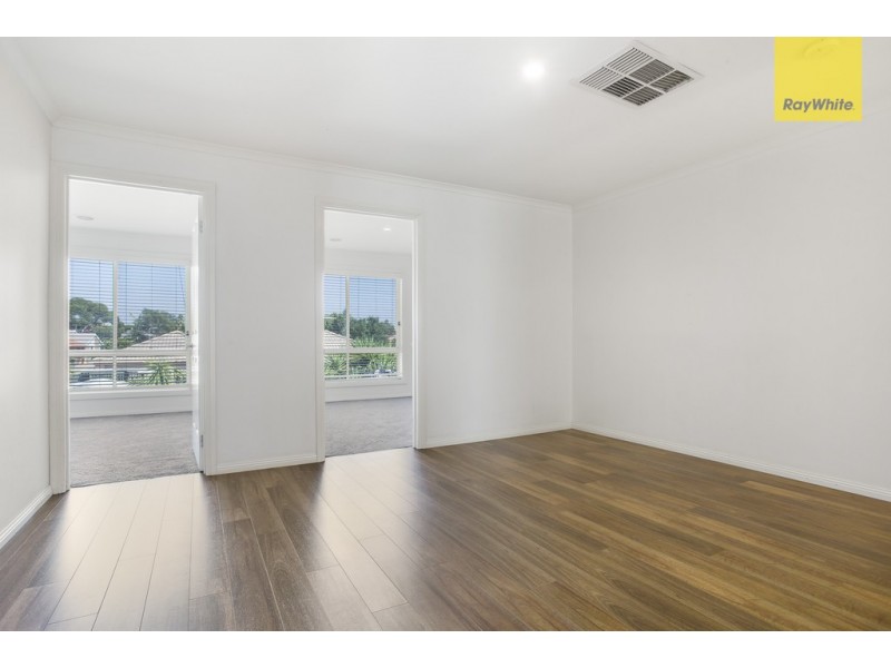 8 Sacras Court, Sydenham VIC 3037