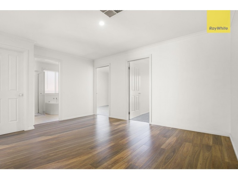 8 Sacras Court, Sydenham VIC 3037