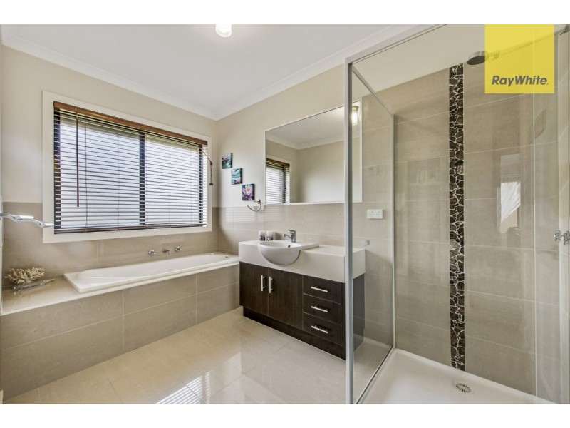 71 Loddon Drive, Taylors Hill VIC 3037