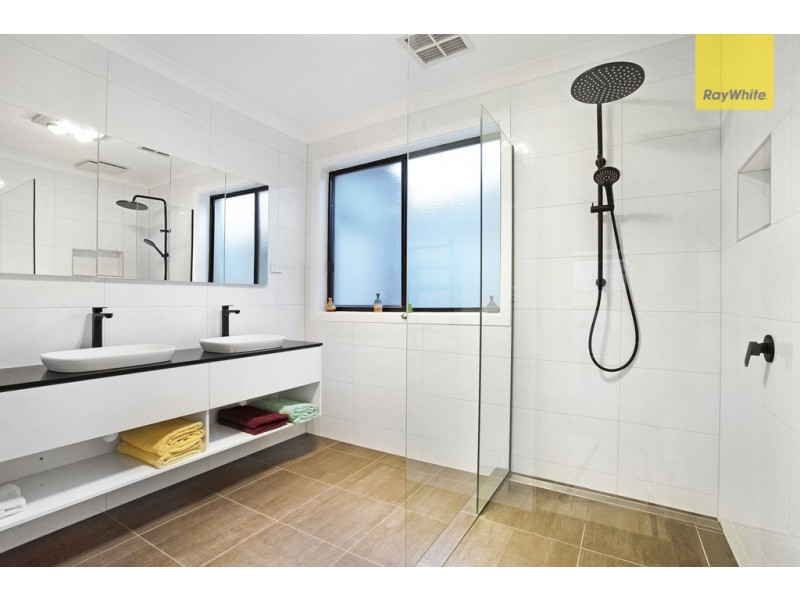 75 Bloomsbury Drive, Taylors Hill VIC 3037