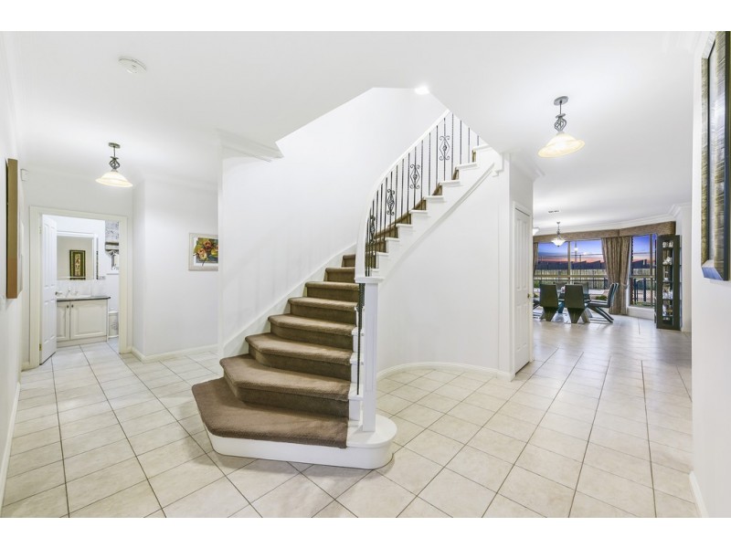 14 Plenty Close, Taylors Lakes VIC 3038