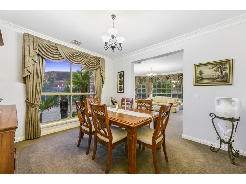 14 Plenty Close, Taylors Lakes VIC 3038