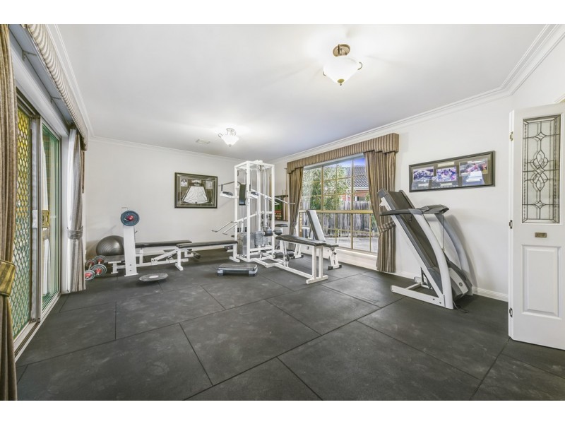 14 Plenty Close, Taylors Lakes VIC 3038