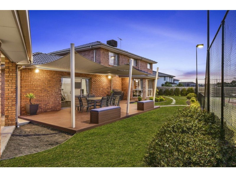 14 Plenty Close, Taylors Lakes VIC 3038