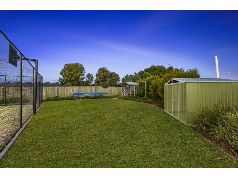 14 Plenty Close, Taylors Lakes VIC 3038