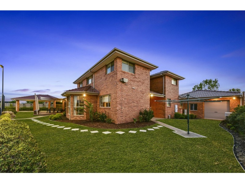 14 Plenty Close, Taylors Lakes VIC 3038
