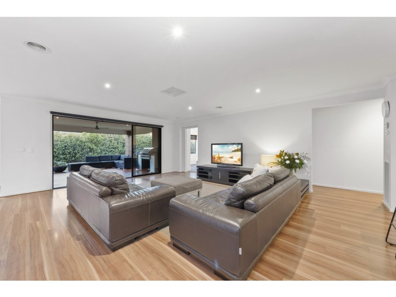 5 Bronte Way, Taylors Hill VIC 3037