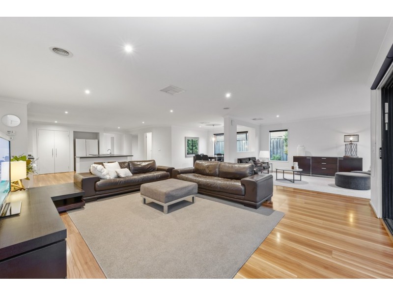 5 Bronte Way, Taylors Hill VIC 3037