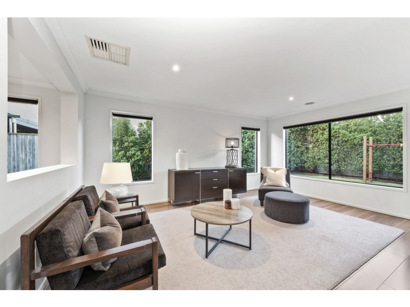5 Bronte Way, Taylors Hill VIC 3037