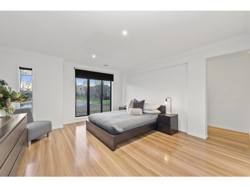 5 Bronte Way, Taylors Hill VIC 3037