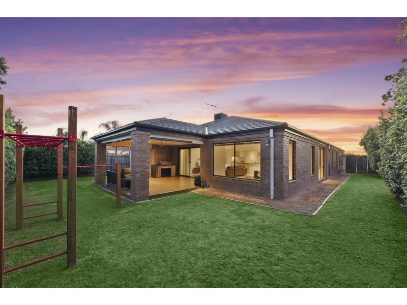 5 Bronte Way, Taylors Hill VIC 3037