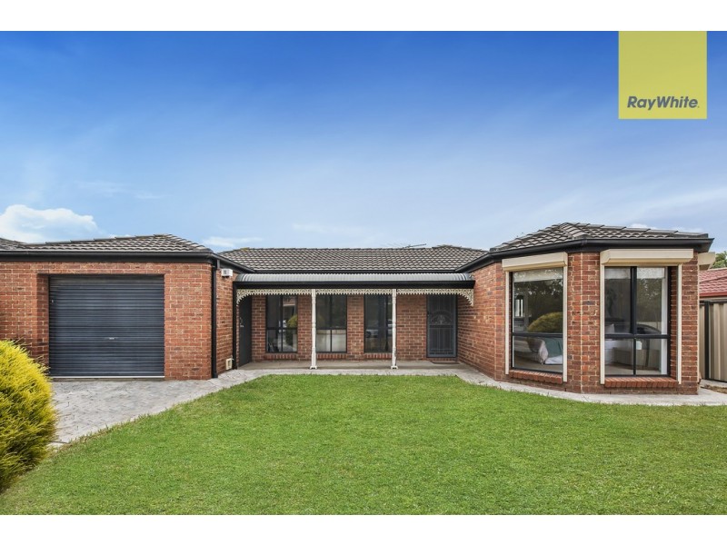 8 Manchester Drive, Sydenham VIC 3037