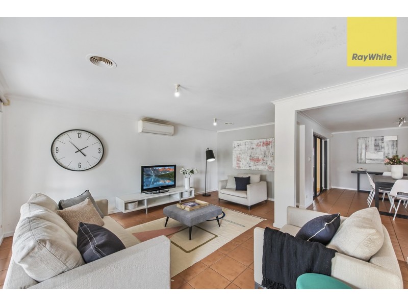 8 Manchester Drive, Sydenham VIC 3037