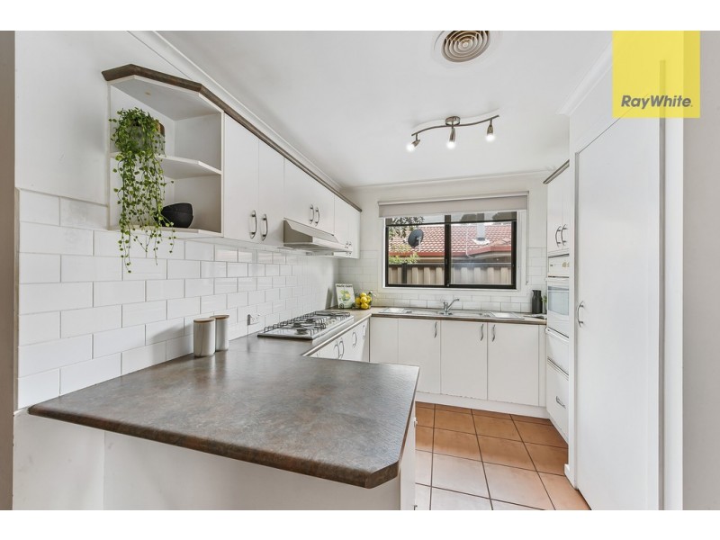 8 Manchester Drive, Sydenham VIC 3037