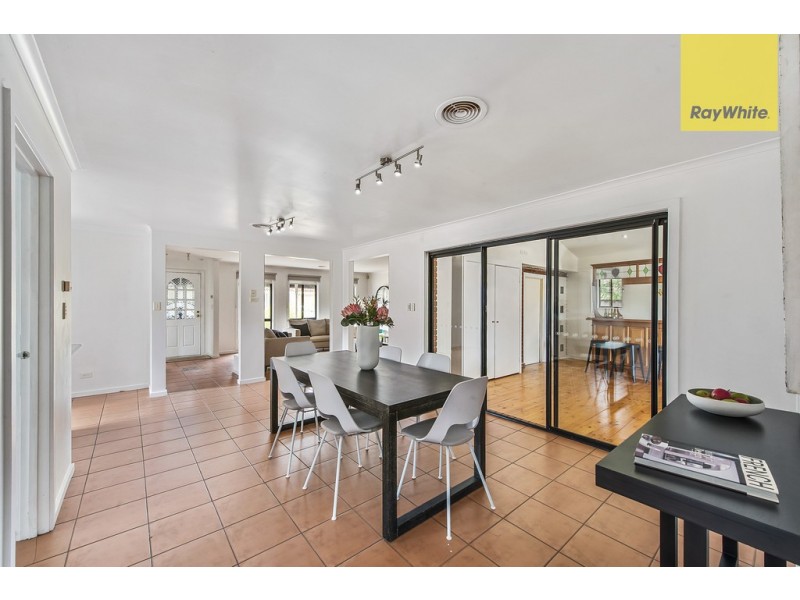 8 Manchester Drive, Sydenham VIC 3037