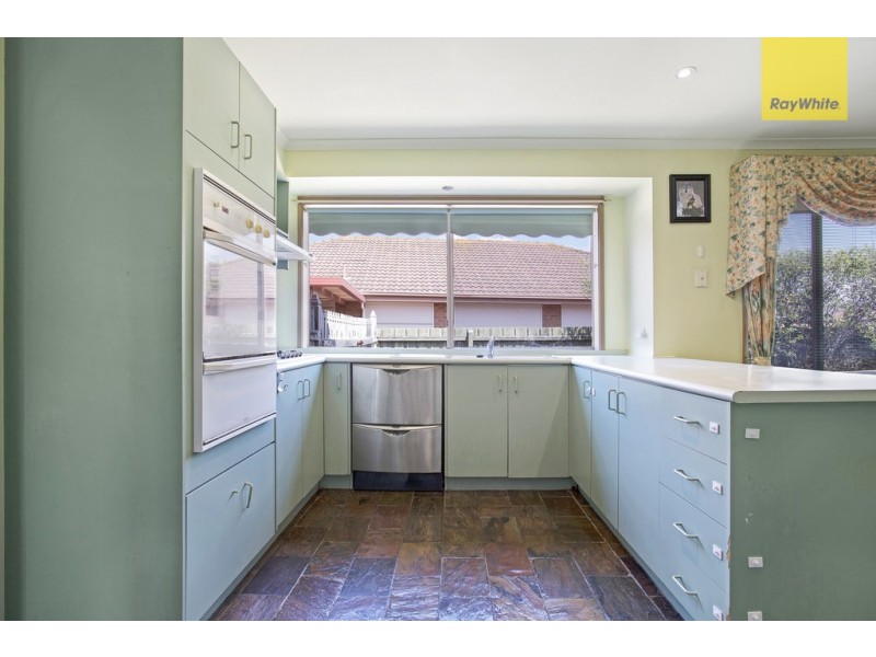16 Farmhouse Court, Sydenham VIC 3037