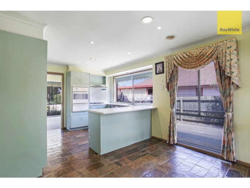 16 Farmhouse Court, Sydenham VIC 3037