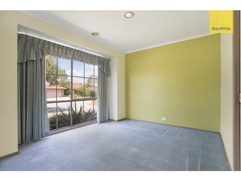 16 Farmhouse Court, Sydenham VIC 3037