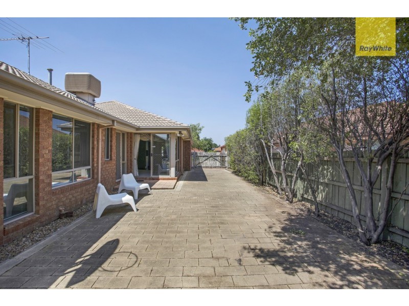 16 Farmhouse Court, Sydenham VIC 3037