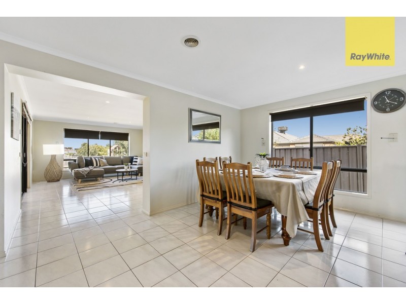 16 Amber Way, Taylors Hill VIC 3037
