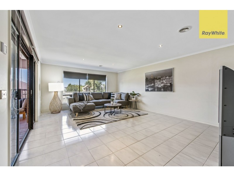 16 Amber Way, Taylors Hill VIC 3037