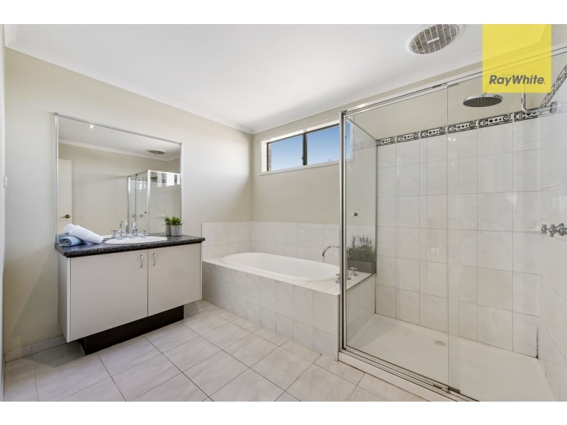 16 Amber Way, Taylors Hill VIC 3037