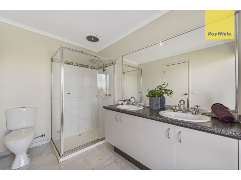 16 Amber Way, Taylors Hill VIC 3037