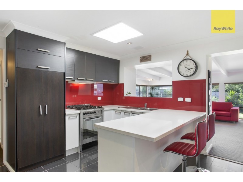 18 Rowan Drive, Kealba VIC 3021