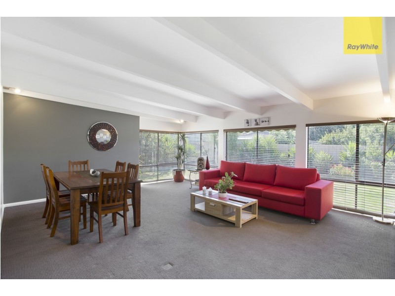 18 Rowan Drive, Kealba VIC 3021