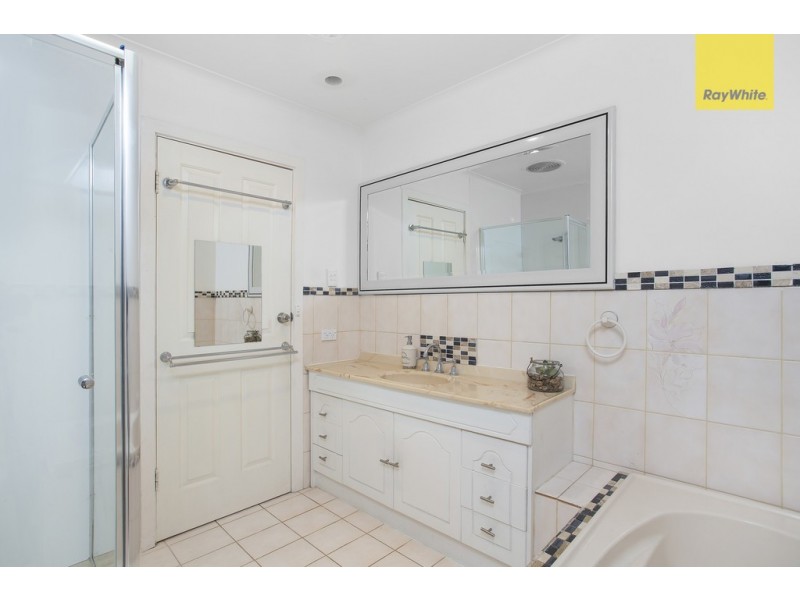 18 Rowan Drive, Kealba VIC 3021