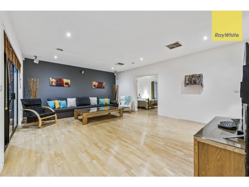 44 Tudor Rose Crescent, Sydenham VIC 3037