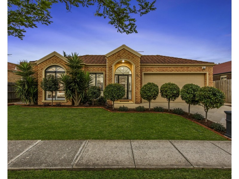 34 Loddon Drive, Taylors Hill VIC 3037