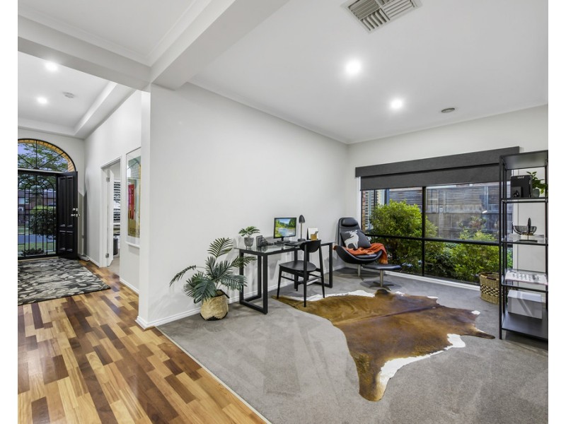 34 Loddon Drive, Taylors Hill VIC 3037