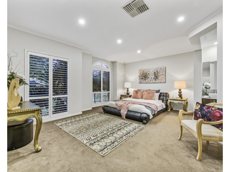 34 Loddon Drive, Taylors Hill VIC 3037