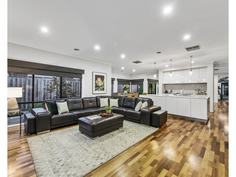 34 Loddon Drive, Taylors Hill VIC 3037