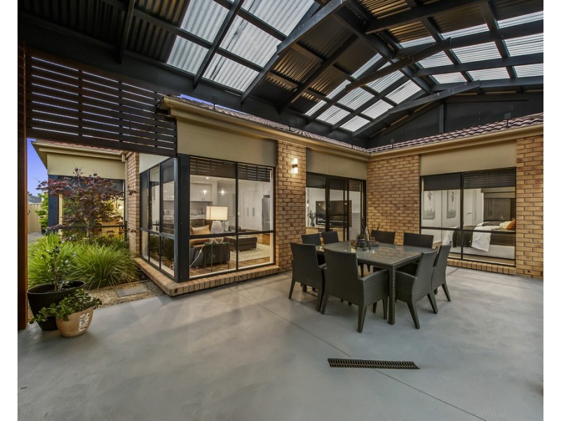 34 Loddon Drive, Taylors Hill VIC 3037