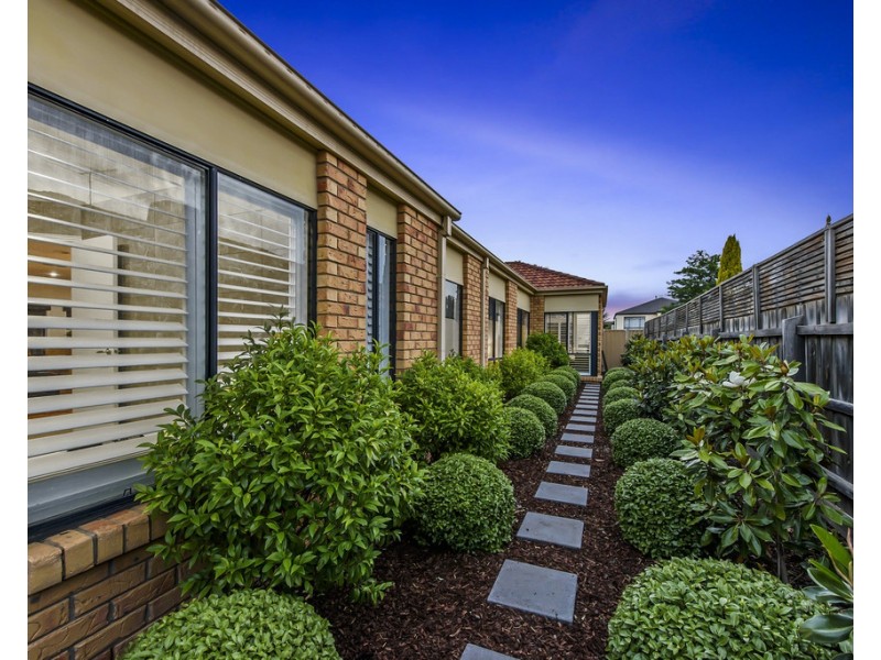 34 Loddon Drive, Taylors Hill VIC 3037