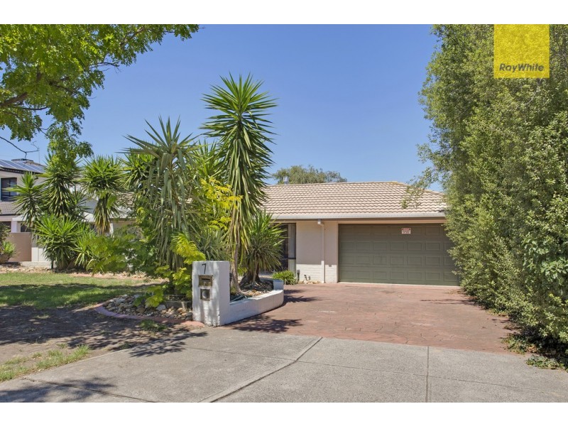 7 Liam Close, Hillside VIC 3037