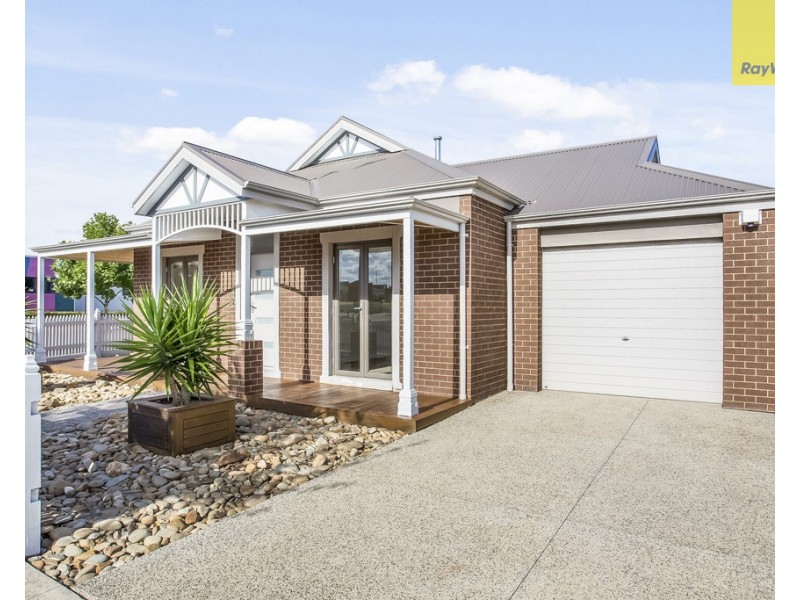16 Verdon Avenue, Caroline Springs VIC 3023