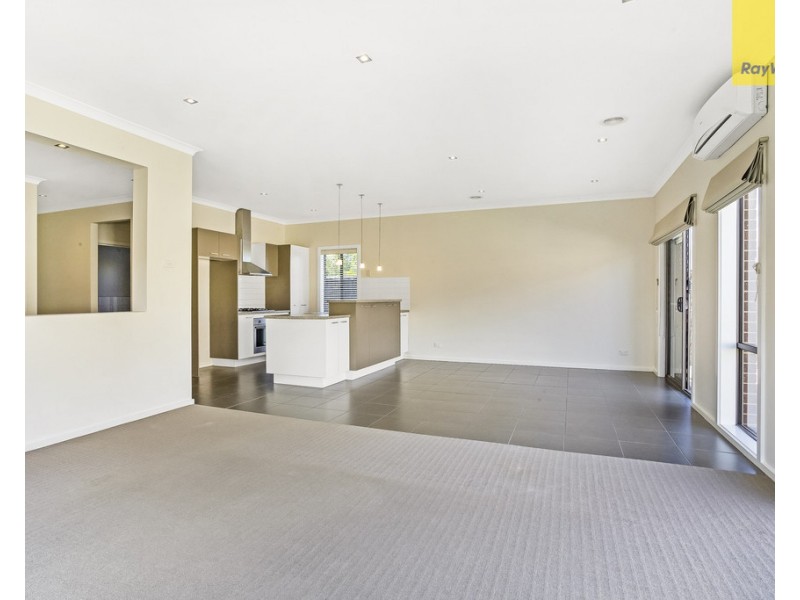 16 Verdon Avenue, Caroline Springs VIC 3023