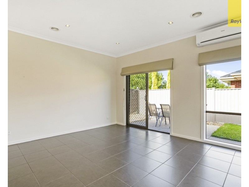 16 Verdon Avenue, Caroline Springs VIC 3023