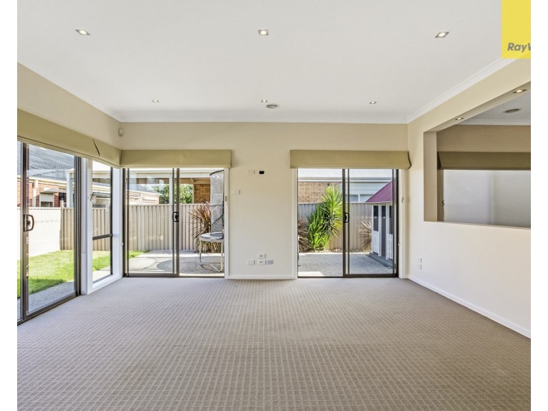 16 Verdon Avenue, Caroline Springs VIC 3023