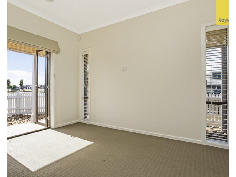 16 Verdon Avenue, Caroline Springs VIC 3023