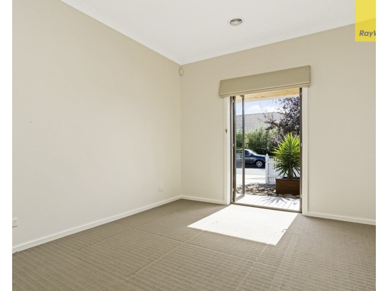16 Verdon Avenue, Caroline Springs VIC 3023