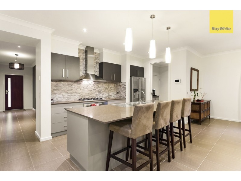 5 Balerno Way, Taylors Hill VIC 3037